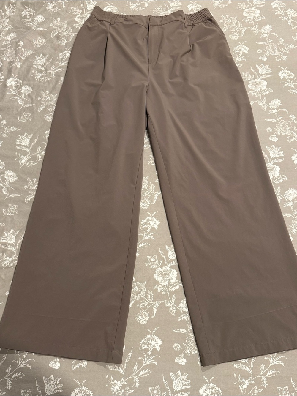 ALO Yoga High-Waist Pursuit Trouser- Size Large (Long)